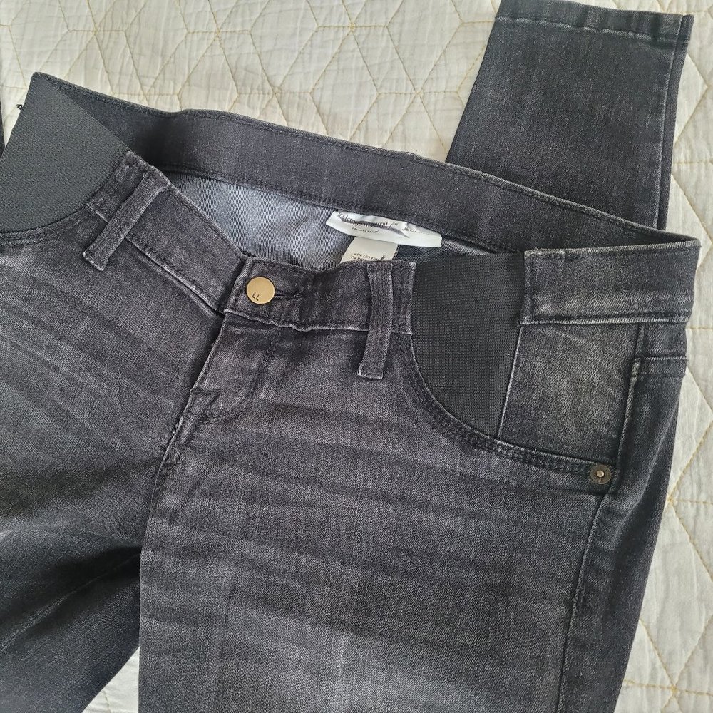 Liz Lange Maternity black jean with side panels